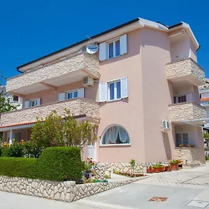 apartments-hrgovcic.primorje-gorskikotar.com/